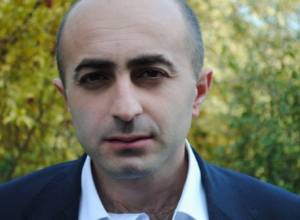 Բակո Սահակյանը դուրս է գալիս ժողովրդի դեմ. Հայկ Խանումյան