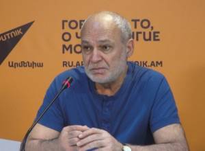 Почему Левон Тер-Петросян попросил премию у Ельцина