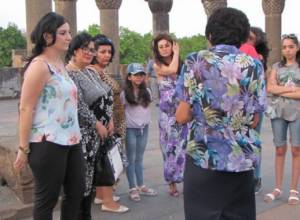 Հոգևոր երաժշտություն  ու  բացօթյա  կինոդիտում.  «Զվարթնոց» -ի այցելուները տպավորված էին
