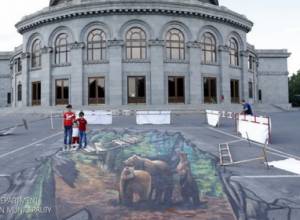 Медведи, разгуливающие по площади Свободы