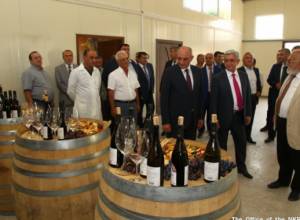 Bako Sahakyan and Serzh Sargsyan visit new wine factory in Askeran region
