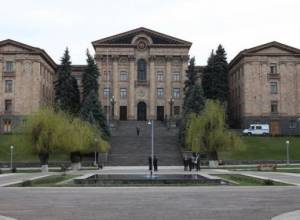 Национальное собрание разьясняет вопрос ограничения входа журналистов
