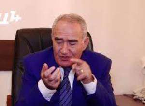Գալուստ Սահակյանը հայտարարում է՝ Սերժ Սարգսյանն անփոխարինելի է