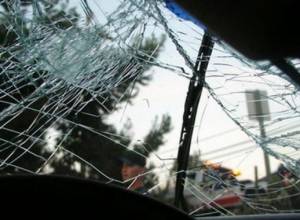 Lexus rolls down canyon