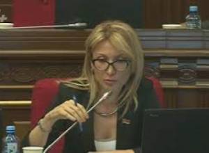 Արմեն Աշոտյանը պատասխանում է հարցերին