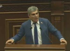 «Էլի գնանք ՌԴ կա՞զմ, էլ ինչների՞ս էր պետք դրոշ, զինանշան»