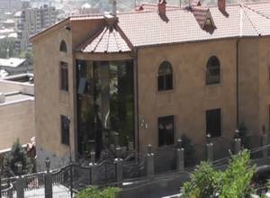 Zaruhi Postanjyan at the officals' castles. Live