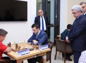 Սերժ Սարգսյանը հետեւել է պատանի շախմատիստների խաղին