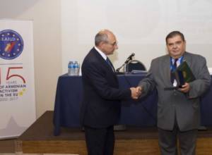 Բակո Սահակյանը Բրյուսելում «Երախտագիտություն» մեդալ է հանձնել
