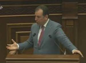 Ինչու բոլորը պետք է ծառայեն բանակում. Պաշտպանության նախարարի պարզաբանումը