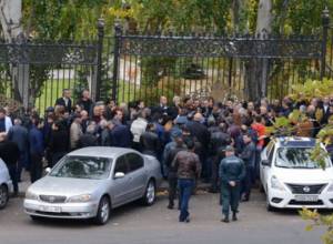 Merchants are against to the online report