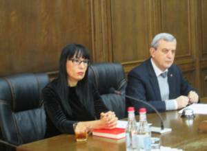 Наира Зограбян: Фонды, предоставленные общинам, разграблены: Аравот