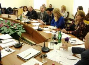«Ընտրում են ոչ թե քաղաքական ուժերի, այլ խոշոր եւ մանր եղջերավոր անասունների միջեւ»