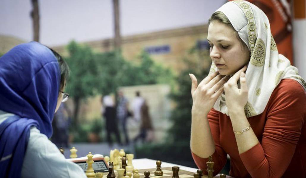 a1chess-woman-1