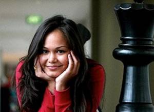 What advice Arianne Caoili gives to the government