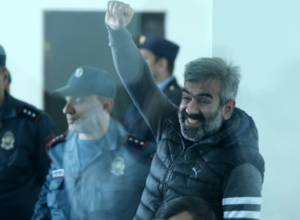 Դատախազի նկատմամբ սանկցիա կիրառվեց, Խանդոյանը վերադարձվեց նիստերի դահլիճ