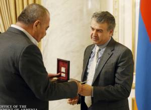 PM Awards Freedom-Fighters on 25th Anniversary of Establishment of 5th Motorized Rifle Brigade of Volunteers