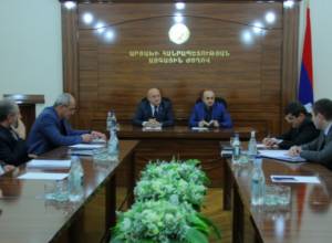 Արցախի բյուջեի քննարկմանը առաջարկ է եղել կրճատել ծառայողական մեքենաների ծախսը