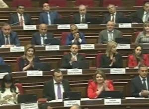 «Ծառուկյան» խմբ. պատգամավորները քվեարկեցին ազատ, գերակշռում էին դեմ ձայները