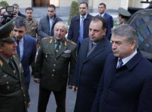 The Prime Minister gets acquainted with the military equipment and armament samples at the Ministry of Defense