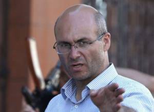 Ապագաղութացման առաջնահերթ գործողություններ. Վարուժան Ավետիսյանի հոդվածը