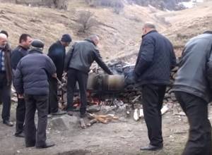 Церемония жертвоприношения для спасения села от эксплуатации рудника