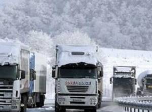 На российской стороне скопились 385 грузовиков