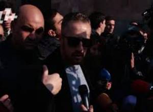 Աջ ղեկով մեքենաների վարորդները պահանջում են հանդիպում վարչապետի հետ