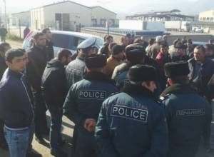 APPA agents close the road leading to Bagratashen customs point