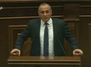 Անհետաձգելի համարված օրենքի համազեկուցող