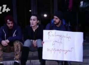 «Բռնապետարան», «Տարոնի ստրուկներ»  վանկարկումներով ակցիա՝ քաղաքապետարանի մոտ