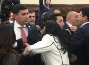 Ծեծկռտուք ավագանու անդամների միջև
