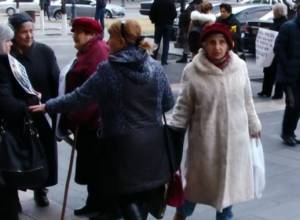 I don’t want to be beggar, they force me - a resident