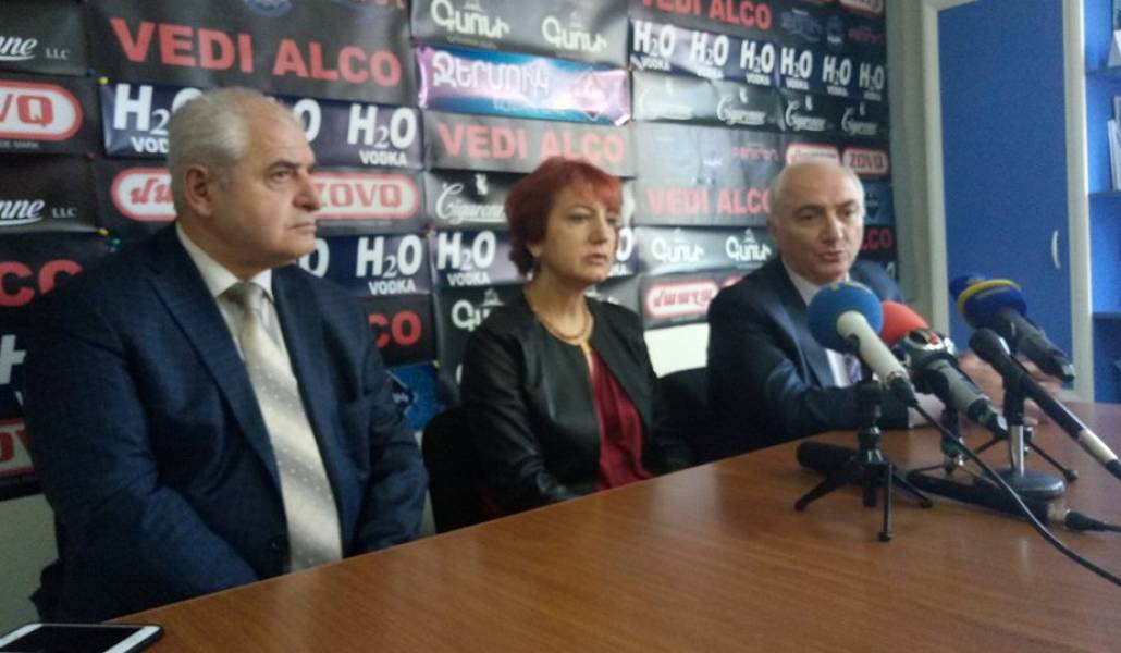 28109447_158928gg3261185980_652221975_n