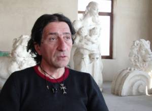 Թեւավոր առյուծ՝  Լենինի արձանի տեղում. Վիգեն Ավետիս