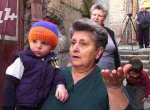 Գարշահոտություն, բաց կոյուղատար Երեւանի կենտրոնում