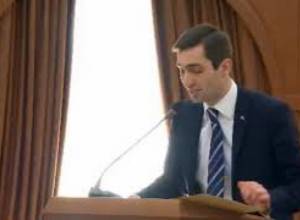 Ելքը լքեզ նիստերի դահլիճը