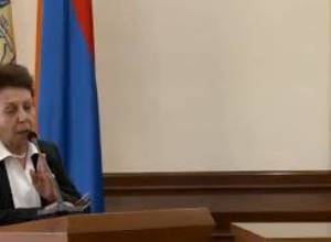 Անահիտ Բախշյանի պատասխանը Զարուհի Փոստանջյանին