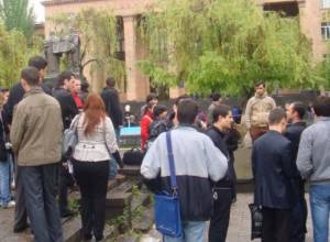 How many foreign students study in RA