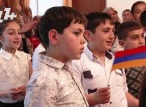 Ֆրանսուհին հեքիաթ է կարդում հայ երեխաների համար