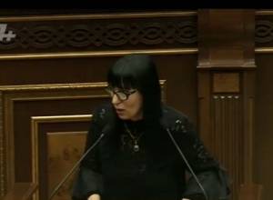 Նաիրա Զոհրաբյանն իշխանությանը կոչ է անում չհամառել