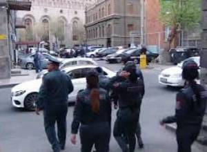 Մեկնարկել է ՀՀԿ ԳՄ նիստը. Ոստիկանական մեքենաներ շրջակայքում