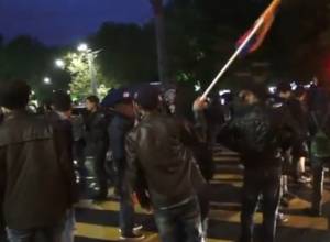 Live.Վաղը կշրջափակեն  ՀՀԿ-ն, իսկ այսօր կմնան  Ֆրանսիայի հրապարակում