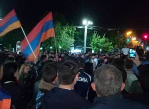 Live. Հանրահավաքն ավարտվեց. ցուցարարները կգիշերեն Ֆրանսիայի հրապարակում