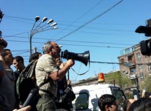 Nikol Pashinyan calls on demonstrators to go to French Square
