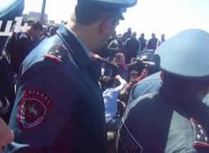 Ցուցարարները փակել են Հաղթանակի կամուրջը