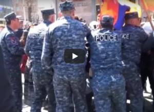 В Ванадзоре полицейские разгоняют шествие