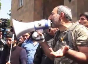 «Միացեք, միացեք», «դասադուլ». ցուցարարները  ԵՊՀ-ում  են
