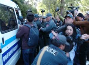 As of 10:00, 20 citizens detained