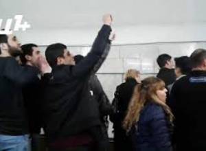 Մետրոյի գնացքը սուլեց--Մերժիր Սերժին կարգախոսից հետո
